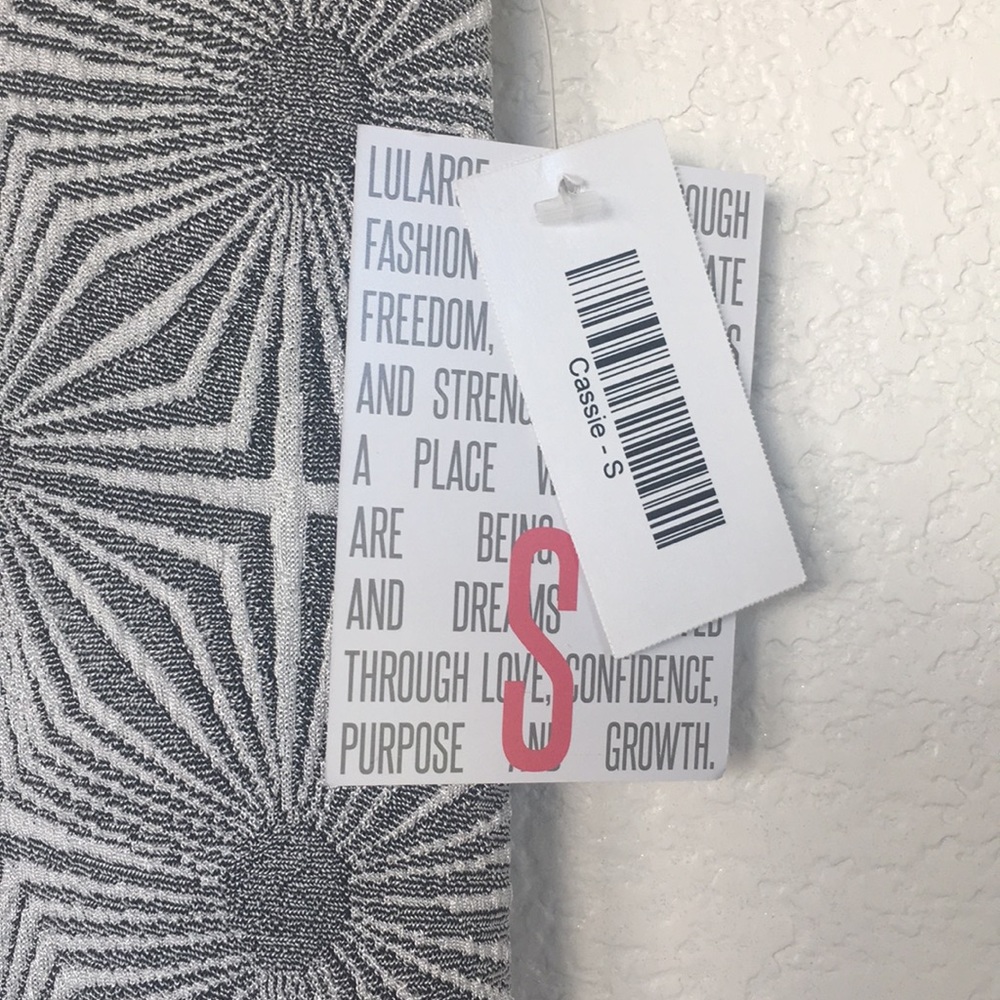 NWT Lularoe S silver Cassie. - Picture 6 of 7